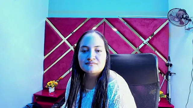 Snapshot of MiaRouss69 chatting on February 14, 3:51 am MiaRouss69 online show from February 14, 3:51 am