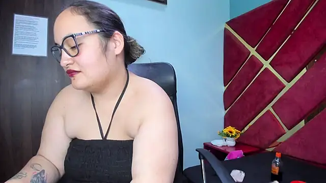 Snapshot of MiaRouss69 chatting on February 20, 12:51 am MiaRouss69 online show from February 20, 12:51 am