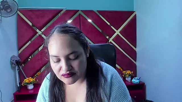 Snapshot of MiaRouss69 chatting on February 18, 4:32 am MiaRouss69 online show from February 18, 4:32 am