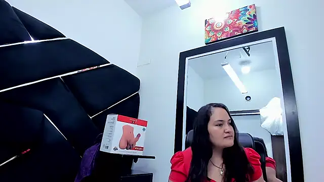 Snapshot of MiaRouss69 chatting on May 14, 11:24 pm MiaRouss69 online show from May 14, 11:24 pm