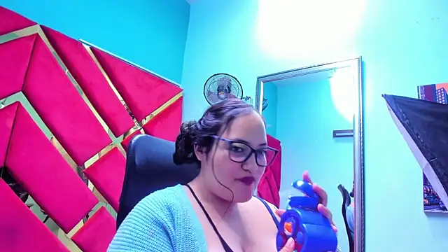 Snapshot of MiaRouss69 chatting on February 19, 4:53 am MiaRouss69 online show from February 19, 4:53 am