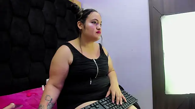 Snapshot of MiaRouss69 chatting on February 2, 3:49 am MiaRouss69 online show from February 2, 3:49 am