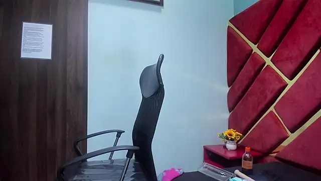 Snapshot of MiaRouss69 chatting on February 22, 5:10 am MiaRouss69 online show from February 22, 5:10 am