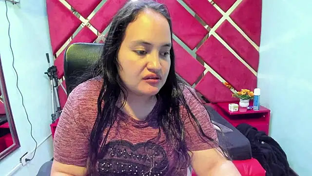 Snapshot of MiaRouss69 chatting on February 11, 4:56 am MiaRouss69 online show from February 11, 4:56 am