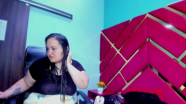 MiaRouss69 online show from March 12, 3:23 am