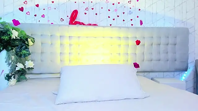 Snapshot of AlexiiaBrown chatting on February 19, 9:23 pm AlexiiaBrown online show from February 19, 9:23 pm