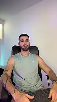 Snapshot of Apolo_lux1 chatting on February 23, 7:47 pm Apolo lux1 online show from February 23, 7:47 pm