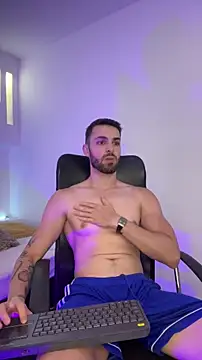 Snapshot of Apolo_lux1 chatting on March 2, 8:05 pm Apolo lux1 online show from March 2, 8:05 pm