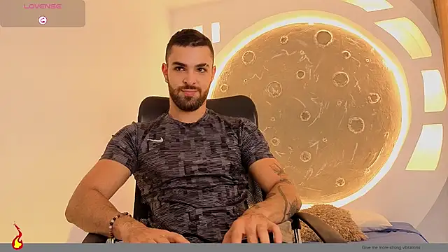 Snapshot of Apolo_lux1 chatting on July 8, 7:47 pm Apolo lux1 online show from July 8, 7:47 pm