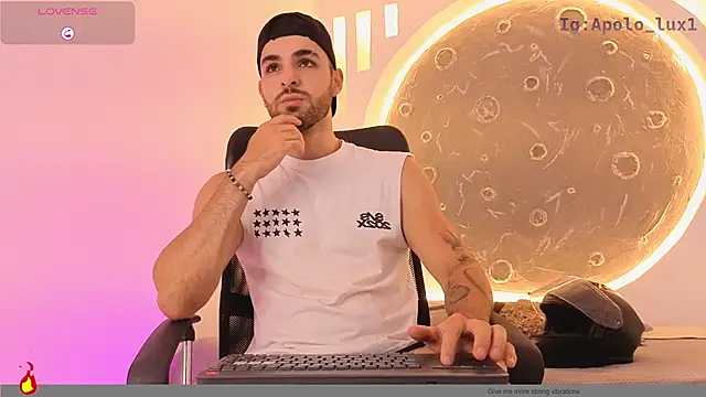 Snapshot of Apolo_lux1 chatting on July 16, 7:55 pm Apolo lux1 online show from July 16, 7:55 pm
