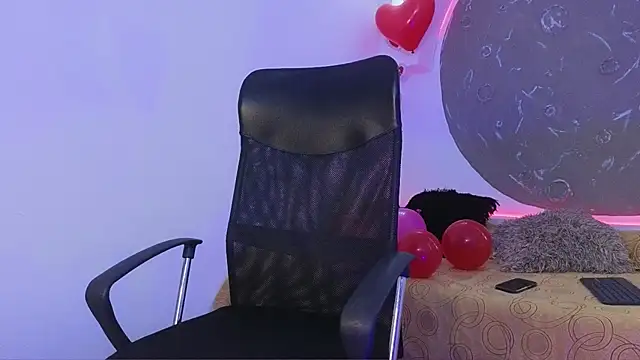 Snapshot of Apolo_lux1 chatting on February 14, 7:58 pm Apolo lux1 online show from February 14, 7:58 pm