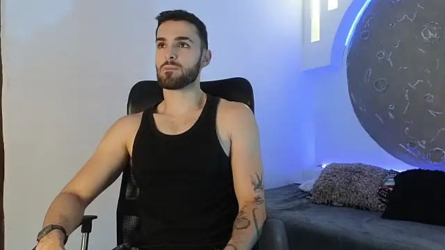 Snapshot of Apolo_lux1 chatting on February 6, 8:38 pm Apolo lux1 online show from February 6, 8:38 pm