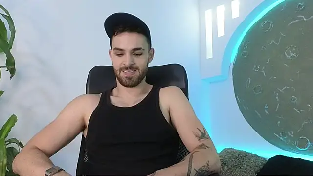 Snapshot of Apolo_lux1 chatting on January 31, 8:40 pm Apolo lux1 online show from January 31, 8:40 pm