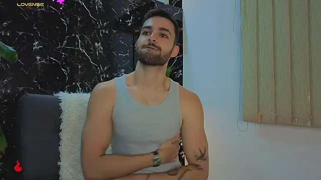 Snapshot of Apolo_lux1 chatting on January 16, 2:37 am Apolo lux1 online show from January 16, 2:37 am