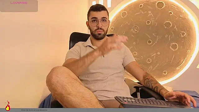 Snapshot of Apolo_lux1 chatting on June 30, 7:58 pm Apolo lux1 online show from June 30, 7:58 pm
