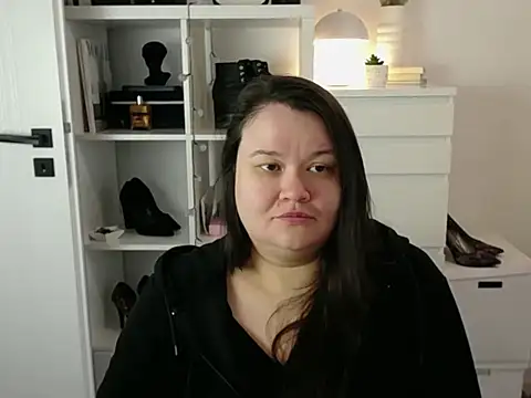 HollyDanceSoul online show from April 9, 6:30 am