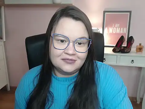 Snapshot of HollyDanceSoul chatting on February 16, 5:17 am HollyDanceSoul online show from February 16, 5:17 am