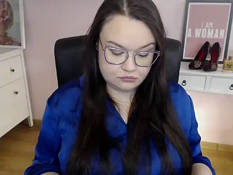 Snapshot of HollyDanceSoul chatting on February 18, 5:27 am HollyDanceSoul online show from February 18, 5:27 am