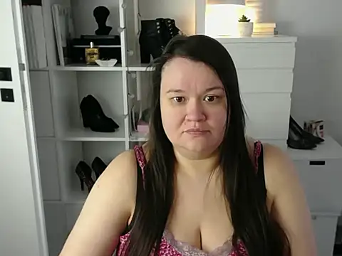 HollyDanceSoul online show from April 14, 6:18 am