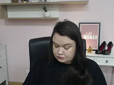 Snapshot of HollyDanceSoul chatting on February 12, 5:40 am HollyDanceSoul online show from February 12, 5:40 am