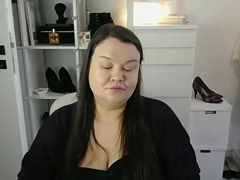 HollyDanceSoul online show from March 18, 7:33 am