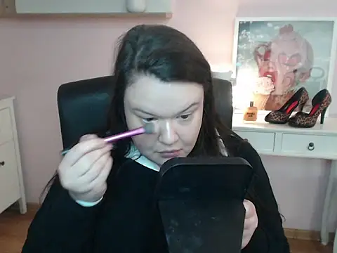 Snapshot of HollyDanceSoul chatting on February 13, 5:40 am HollyDanceSoul online show from February 13, 5:40 am