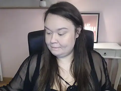 Snapshot of HollyDanceSoul chatting on February 9, 5:16 am HollyDanceSoul online show from February 9, 5:16 am