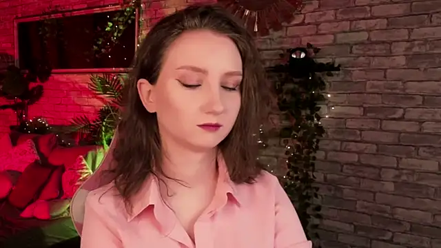 Snapshot of SunshineBlaze chatting on January 14, 5:22 am SunshineBlaze online show from January 14, 5:22 am