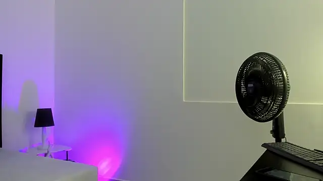 Naugthy Sara online show from April 14, 7:19 pm