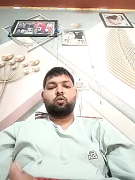 Snapshot of Pulkeet1433 chatting on February 8, 10:13 am Pulkeet1433 online show from February 8, 10:13 am