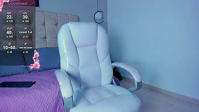 twink royale18 online show from February 17, 6:38 pm