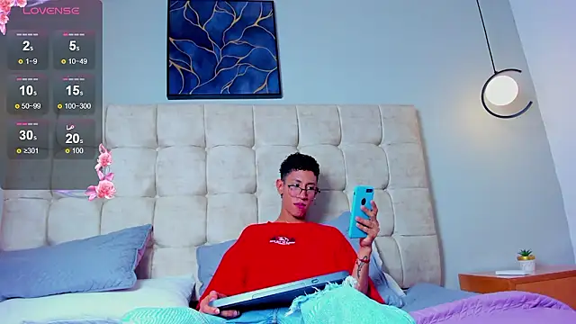 twink royale18 online show from February 10, 6:18 pm