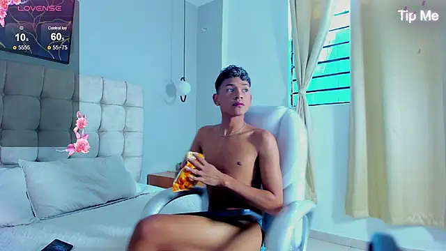 twink royale18 online show from January 16, 6:12 pm