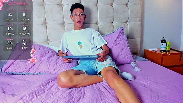 twink royale18 online show from February 11, 6:19 pm