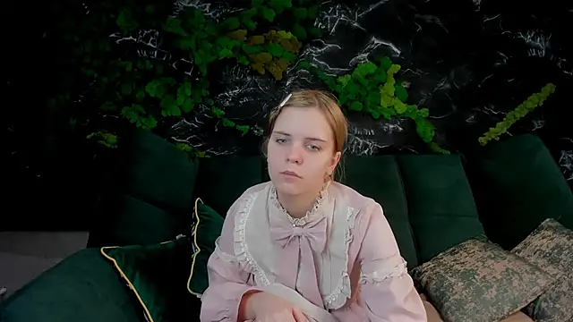 Snapshot of ALZA_AZURE chatting on February 15, 7:13 pm ALZA AZURE online show from February 15, 7:13 pm