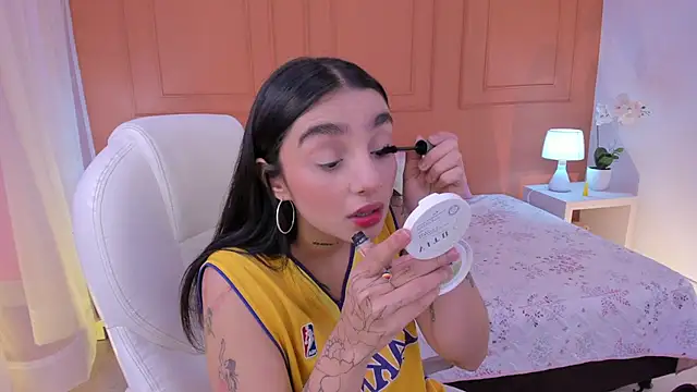 Snapshot of Abriil_cutee chatting on May 6, 1:59 pm Abriil cutee online show from May 6, 1:59 pm