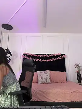 Abriil cutee online show from April 8, 2:07 pm