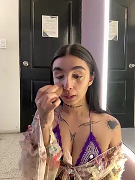 Snapshot of Abriil_cutee chatting on May 8, 2:54 pm Abriil cutee online show from May 8, 2:54 pm