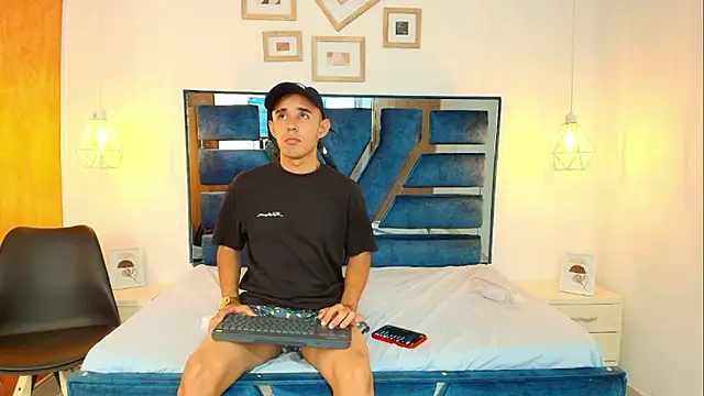 Lian Brown online show from January 14, 8:01 pm