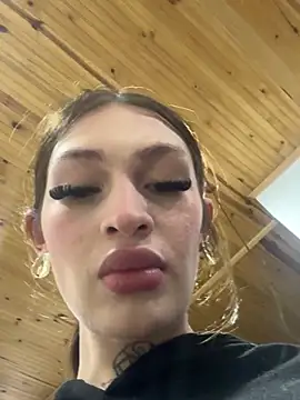 lizz lunna online show from May 4, 3:21 am