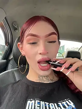 Snapshot of lizz_lunna chatting on July 4, 5:17 pm lizz lunna online show from July 4, 5:17 pm