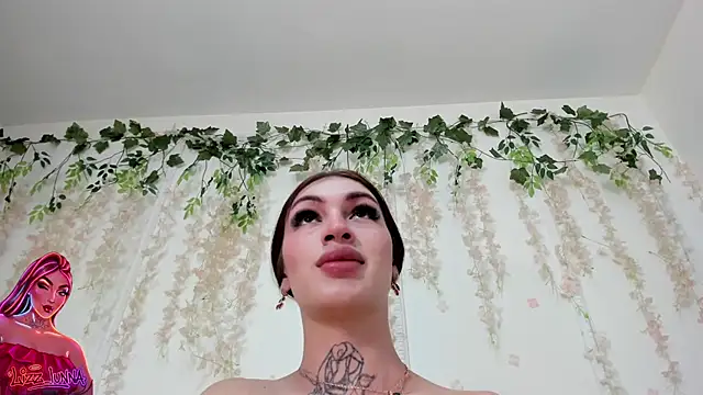 Snapshot of lizz_lunna chatting on June 17, 8:19 pm lizz lunna online show from June 17, 8:19 pm