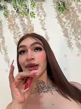 lizz lunna online show from May 13, 9:00 pm