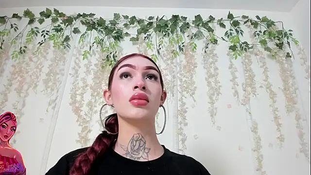 Snapshot of lizz_lunna chatting on July 6, 8:55 pm lizz lunna online show from July 6, 8:55 pm