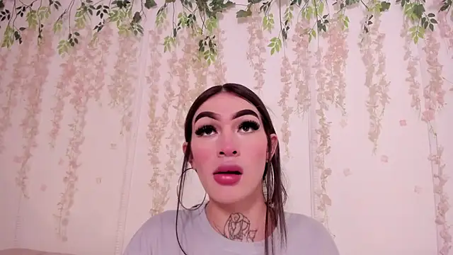 lizz lunna online show from March 25, 10:19 pm