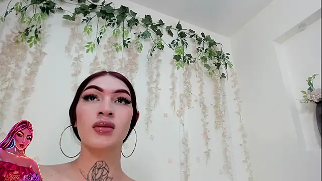 Snapshot of lizz_lunna chatting on July 17, 7:11 pm lizz lunna online show from July 17, 7:11 pm