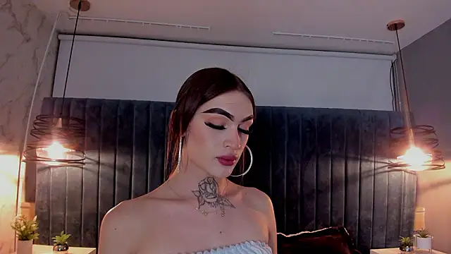 lizz lunna online show from February 3, 10:37 pm