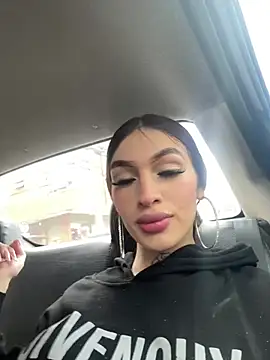 lizz lunna online show from April 16, 7:47 pm