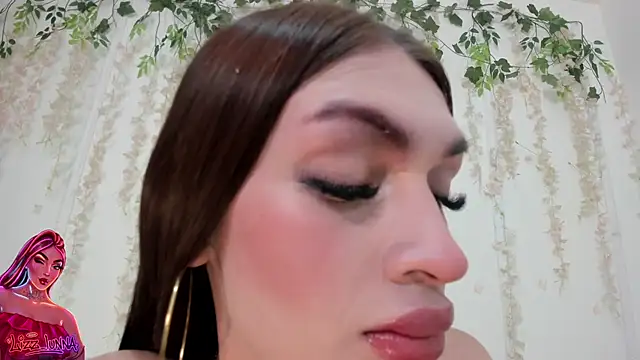 Snapshot of lizz_lunna chatting on June 20, 10:48 pm lizz lunna online show from June 20, 10:48 pm