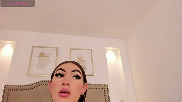 lizz lunna online show from February 25, 8:41 pm